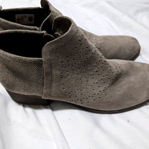 Toms suede booties